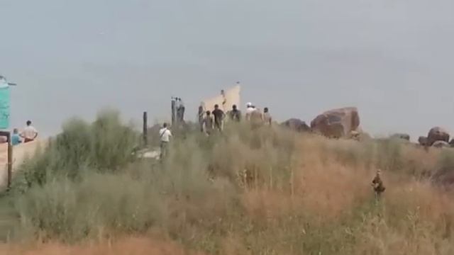 Снос забора на захваченном пляже в Крыжановке