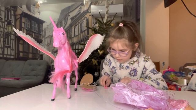 Юмор, весело, для детей, аликорн пони единорог барби подарки смотреть онлайн