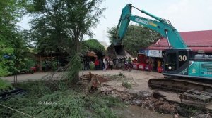 Отсыпка новой дороги, удаление свалки с помощью бульдозера Shantui