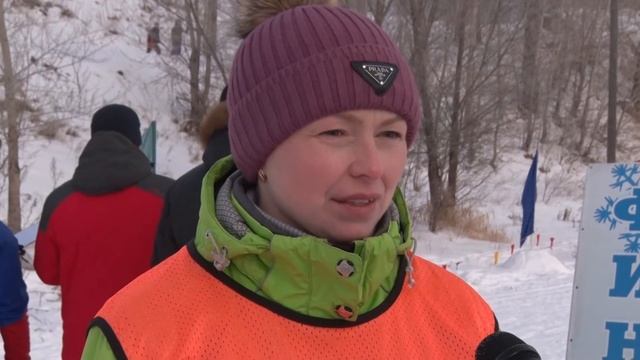 Около ста первомайцев вышли на старт открытия лыжни смотреть онлайн