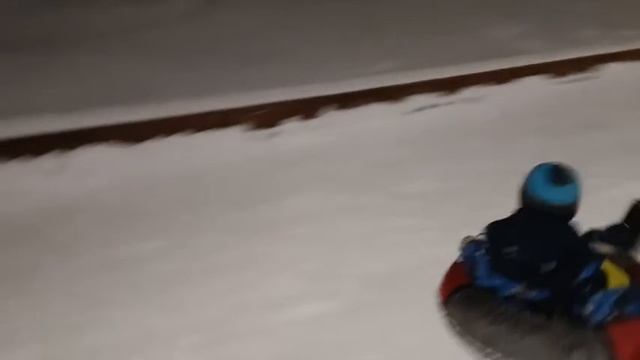 Катаемся на бублике с горки