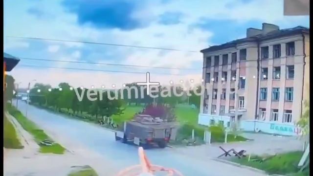 Russian drone waits for the APC hatch to Русский дрон смотреть онлайн