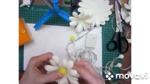 Ромашка на гирлянде в корзине