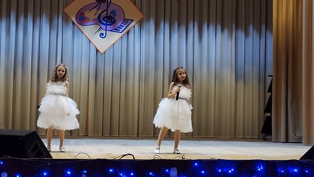 Серебристые снежинки. Дуэт Мухина Алиса, Каютина Виктория. Отчетный концерт класса вокала Семова В.