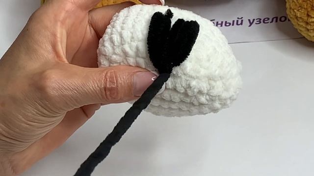 Собака из плюшевой пряжи, вяжем крючком 🧶☕️ Часть 5. смотреть онлайн