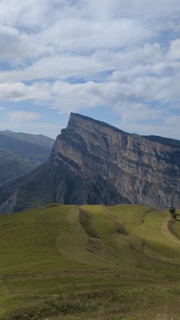 Село Тукита. 2000 м над уровнем моря. Дагестан покатушки на мотоцикле эндуро. Лето 2024