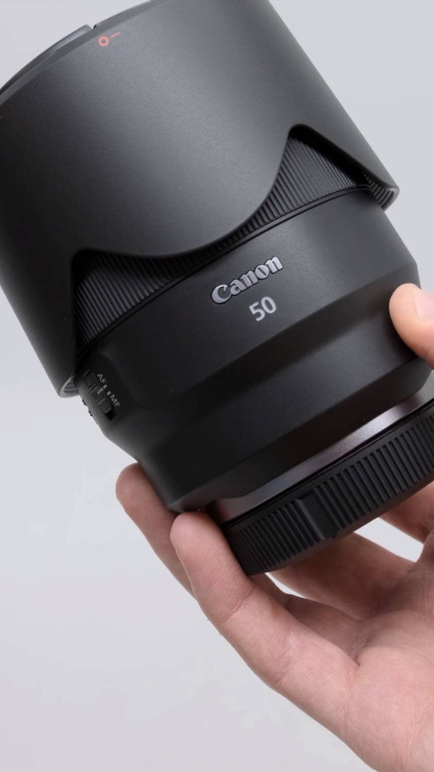 Объектив Canon RF 50mm f/1.2 L USM в упаковке