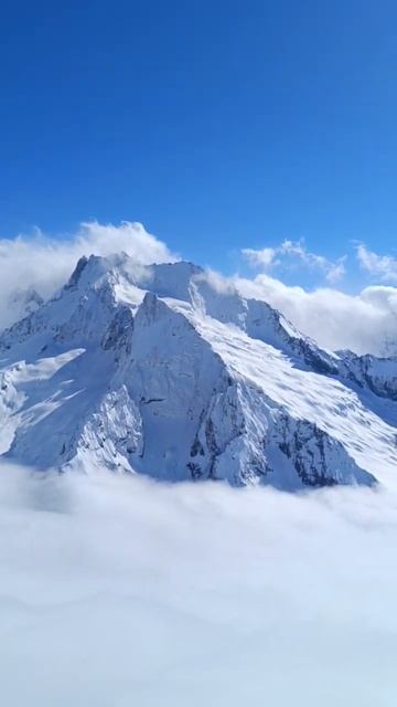 Главный Кавказский хребет, вот где ещё есть снег #Горы смотреть онлайн