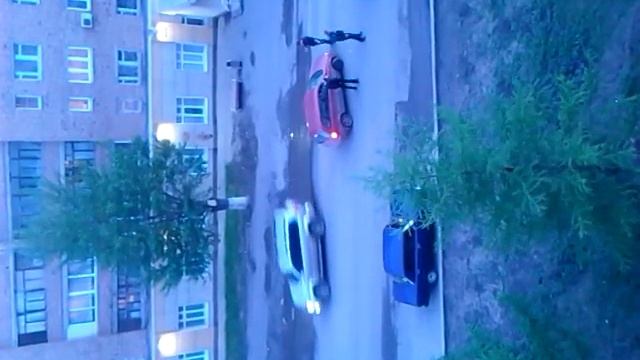 Пьяные мужики посреди дороги Прикол!!! смотреть онлайн