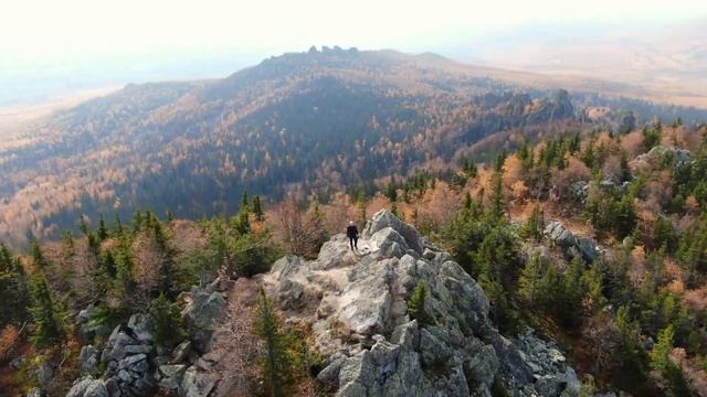 «Мир – это книга, и тот, кто не путешествует, читает лишь одну страницу.» | DJI Mavic 2 Zoom смотреть онлайн