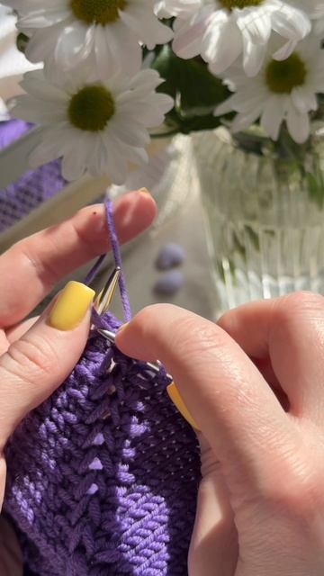 Процесс вязания джемпера