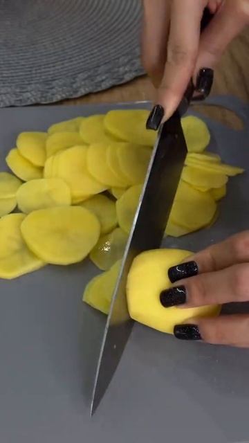 Эта запеканка с курицей и грибами в копилке моих любимых рецептов уже лет так 5 точно Поэтому делюс