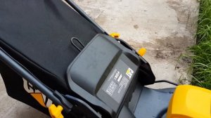 Электрическая газонокосилка CAT DG173.