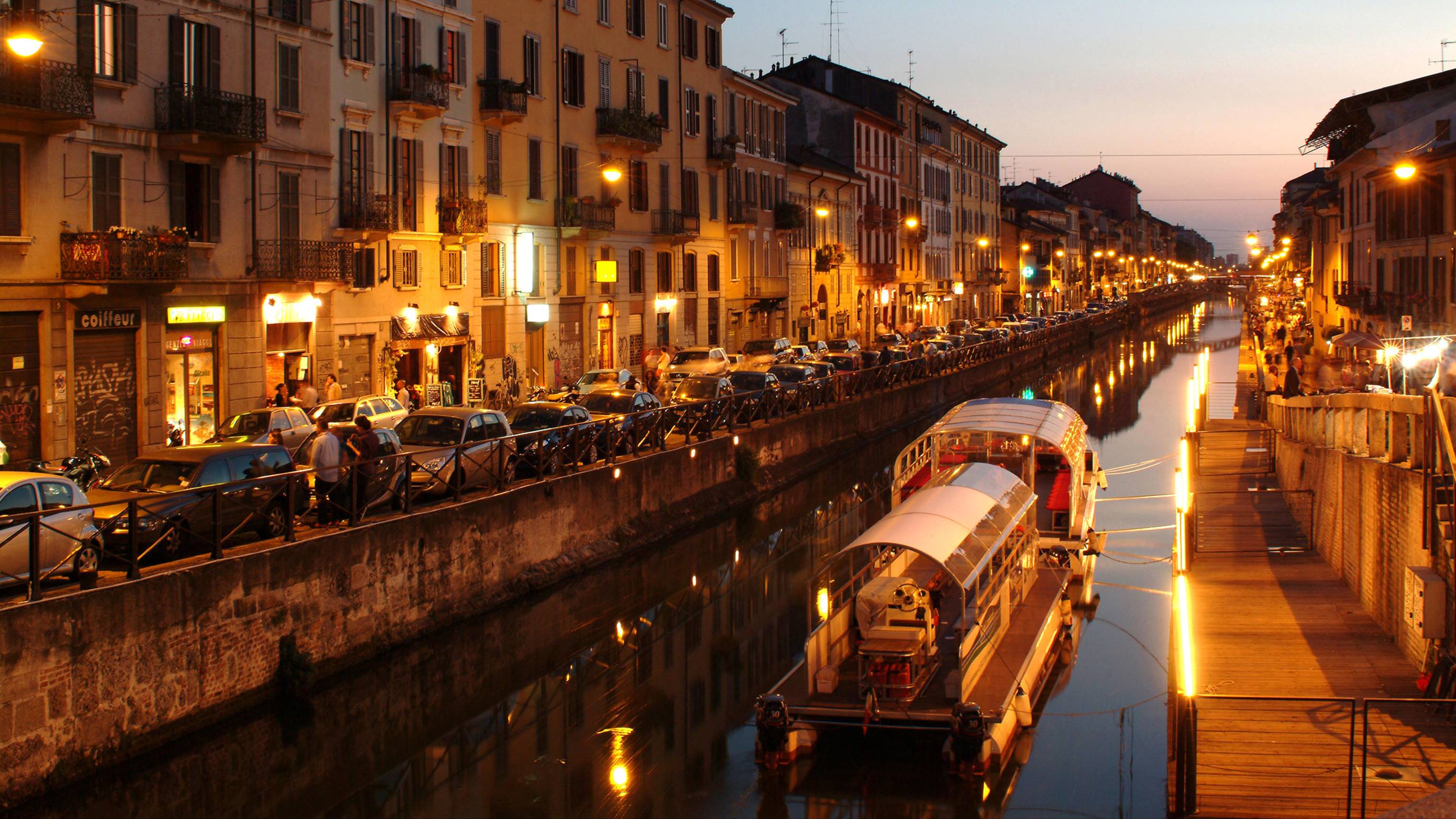 Милан, Италия. Ночная жизнь в столице моды Италии, 4K пешеходная экскурсия | #шариклайф смотреть онлайн