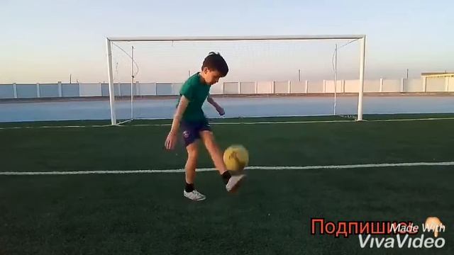 6 Эффектных Способов Поднять Мяч С Земли смотреть онлайн