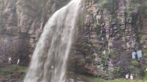 Водопад Великан в Абхазии)