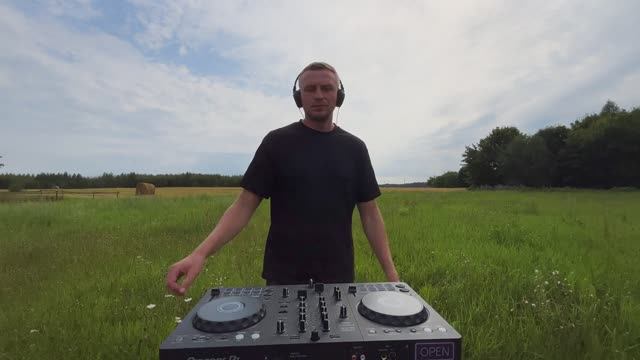 Alex Hauzman  cosmic chill in sanniki belarus - melodic house  techno