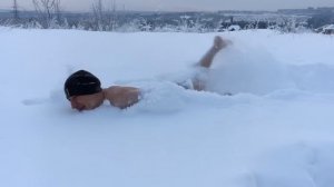 Проспорил. На слабо. Искупался в снегу голый в -30 градусов. Прикол.
