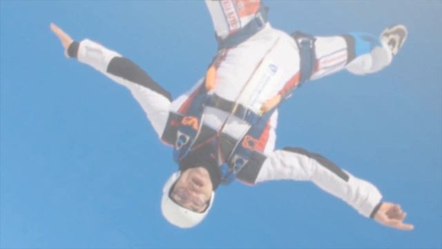 Видео заставка Парашютист и НЛО. Футаж для видео смотреть онлайн
