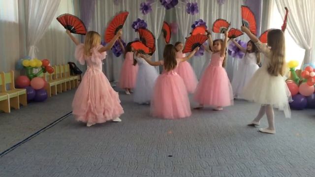 Танец с веерами Мартынова Л.В смотреть онлайн