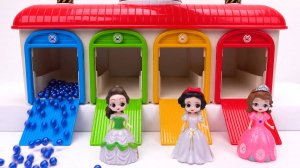 Для самых маленьких зрителей первые мультики. Разноцветный гараж. Бусинки. Волшебство. Учим цвета