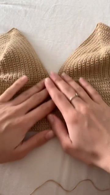 КРОП ТОП КРЮЧКОМ(ig:dcmnv) #вязание #топ #shorts #вязаниекрючком смотреть онлайн