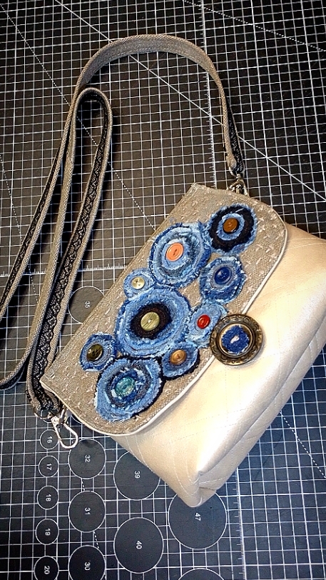 Сумочка через плечо "Кросс-боди" #shorts #пэчворкдлядуши #мксумочка #лоскутноешитье #деним #синель смотреть онлайн