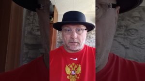 Нам нужно искать самих себя, чтобы потом принять себя такими, какие мы есть. Никому не подражать