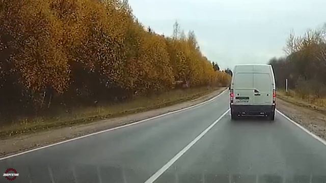 НАПАДЕНИЕ ЯСТРЕБА на Фургон запечатлел регистратор смотреть онлайн