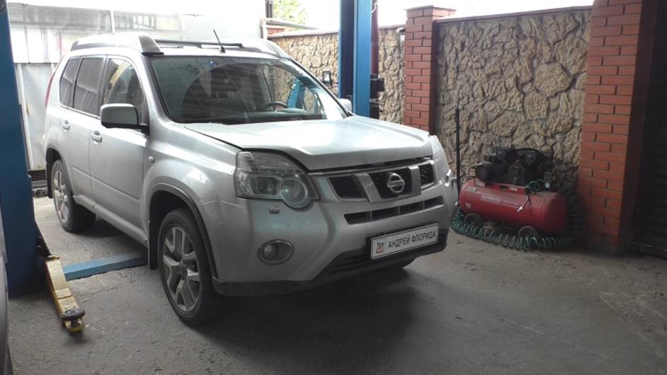 Замена дополнительного стоп сигнала в крышке багажника на Ниссан Х трейл 2014 года Nissan X TRAIL