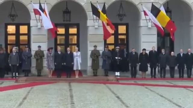 Гимны Бельгии и Польши смотреть онлайн