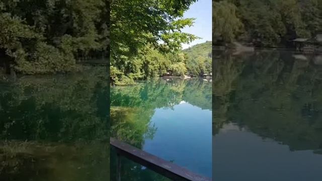 Верхняя Балкария. В голубых озёрах купаться нельзя.