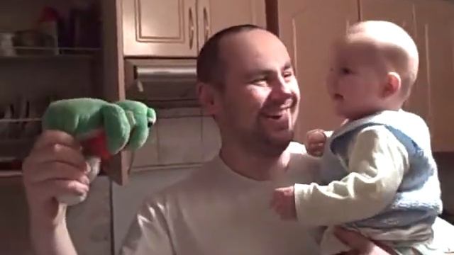 Артёмка и смешная лягушка :) смотреть онлайн