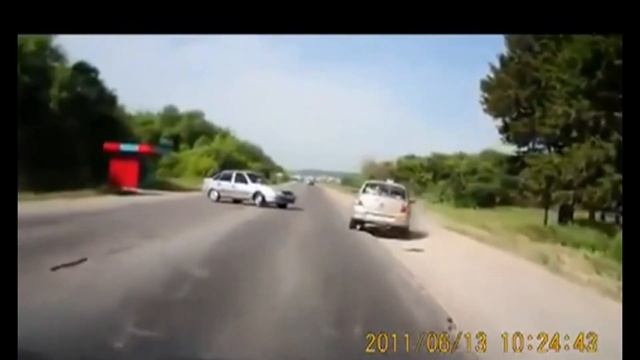Везунчики на дороге.Автоприколы. смотреть онлайн