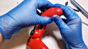Как правильно разобрать Dualshock 4 V2 и не повредить защёлки корпуса.