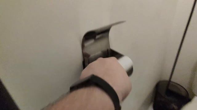 Когда сильно хочется в туалет и... смотреть онлайн