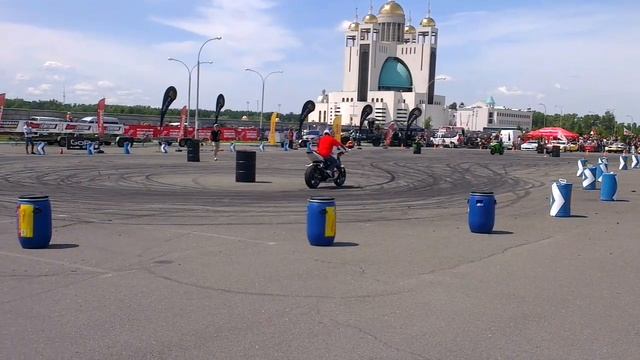 SIA 2013 - Киев - автошоу - часть 10 смотреть онлайн