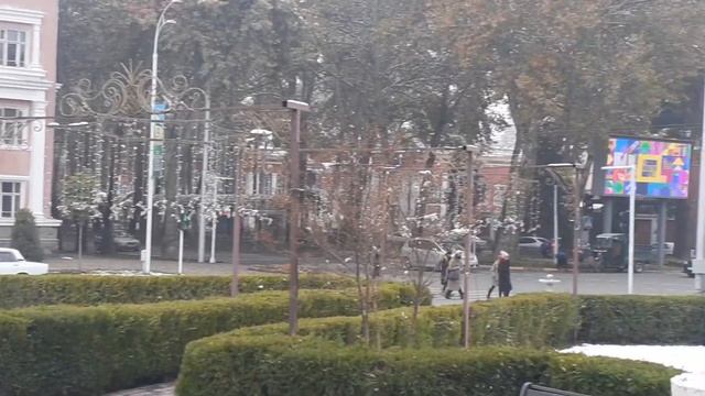 ДУШАНБЕ назди ТВ.Сафина.Опера Балети С. Айни.