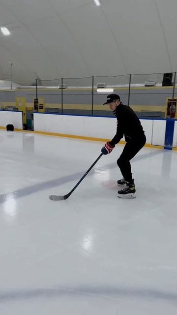 Как делать «Перебежку»⛸️ #reels #coach #icehockey #skating смотреть онлайн