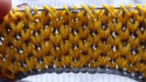 Узор спицами двухцветные соты, вяжем вмести каждый ряд, видео для начинающих, пошагово