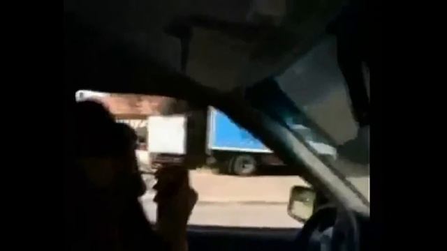 Девушка за рулем Прикол Опасно, girls driving смотреть онлайн