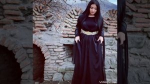 грузинка поет на чеченском....(ма делха кирар дог са)