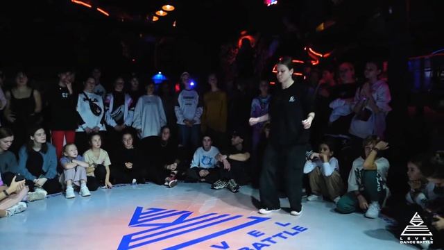 MITYA vs ВАСИЛЬЕВА СОНЯ | 1/8 Final Hip-hop Beginners | LEVEL BATTLE смотреть онлайн