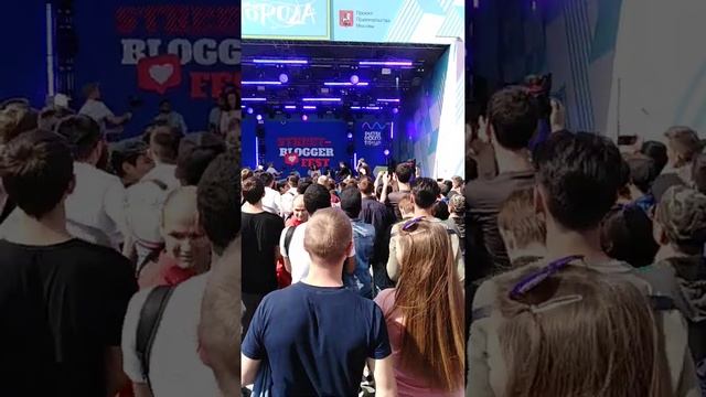 ВДНХ поедания шаурмы на скора сеть смотреть онлайн