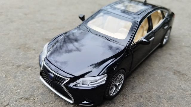 Модель Lexus LS пятого поколения в масштабе 1:32 смотреть онлайн