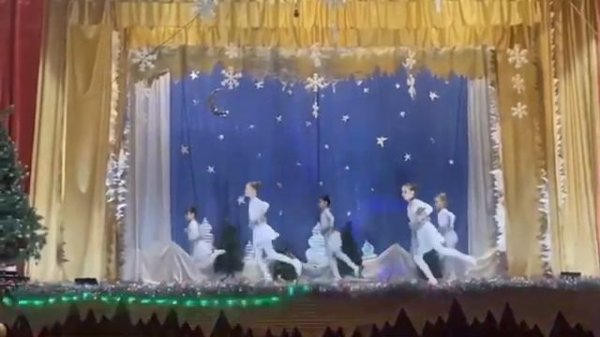 Танцевальный коллектив «Ассорти», танец «Играем в снежки»