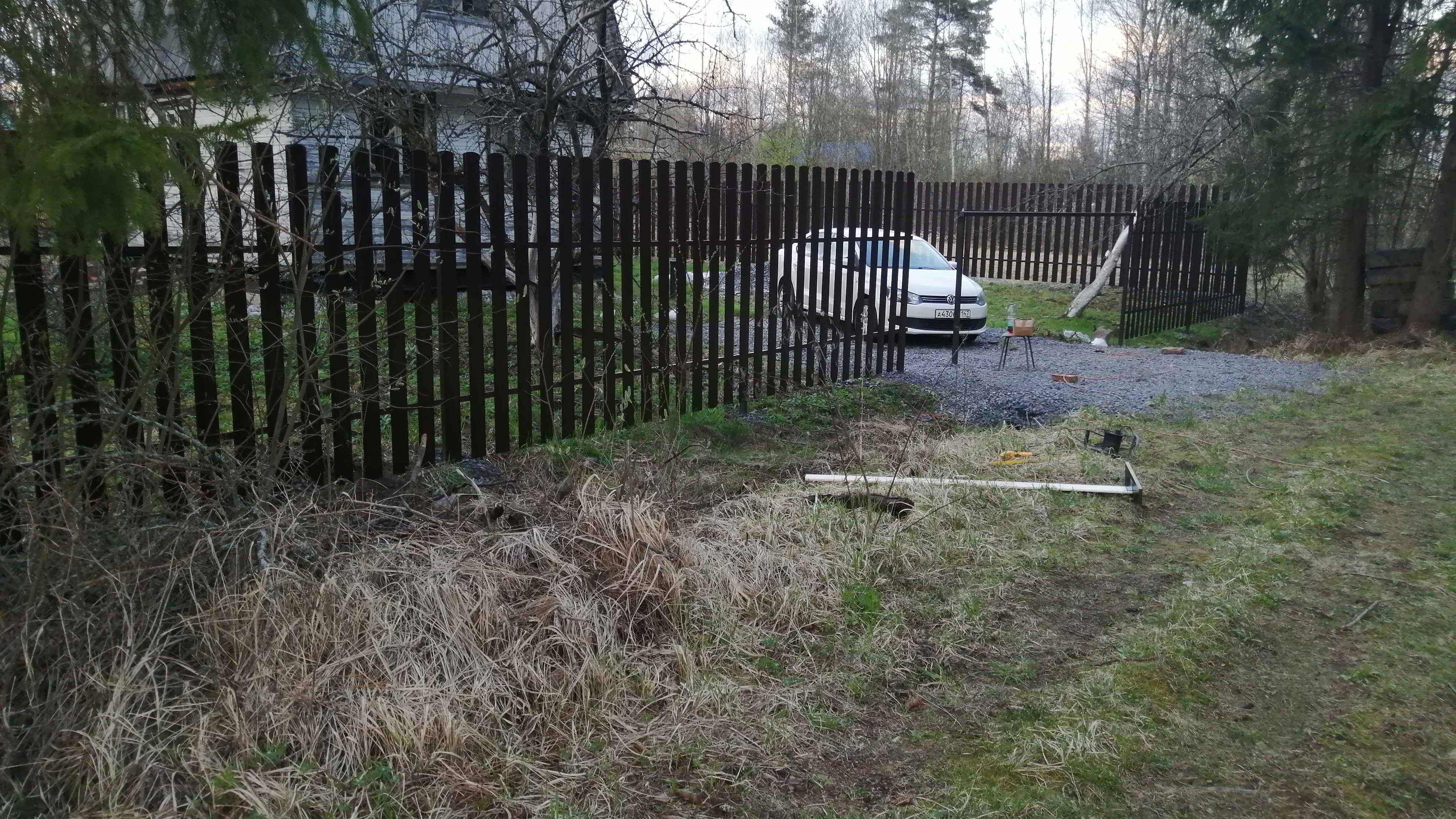 Дача за 150.000 - 9 серия: монтаж евроштакетника, подключение воды