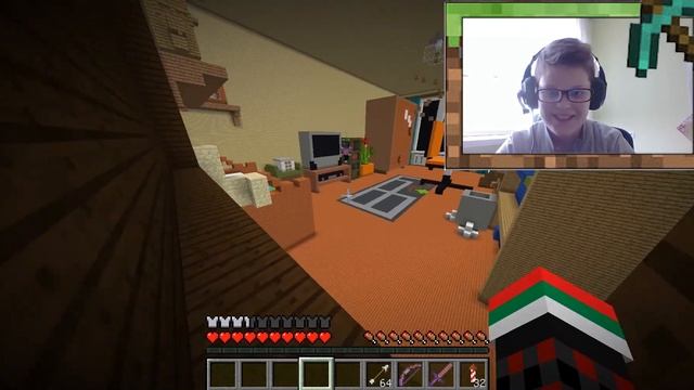 Дениc не смог меня найти за дверю в огромной комноте в Майнкрафте. смотреть онлайн