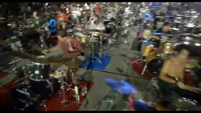 1000 музыкантов исполняют NIRVANA «Smells Like Teen Spirit»