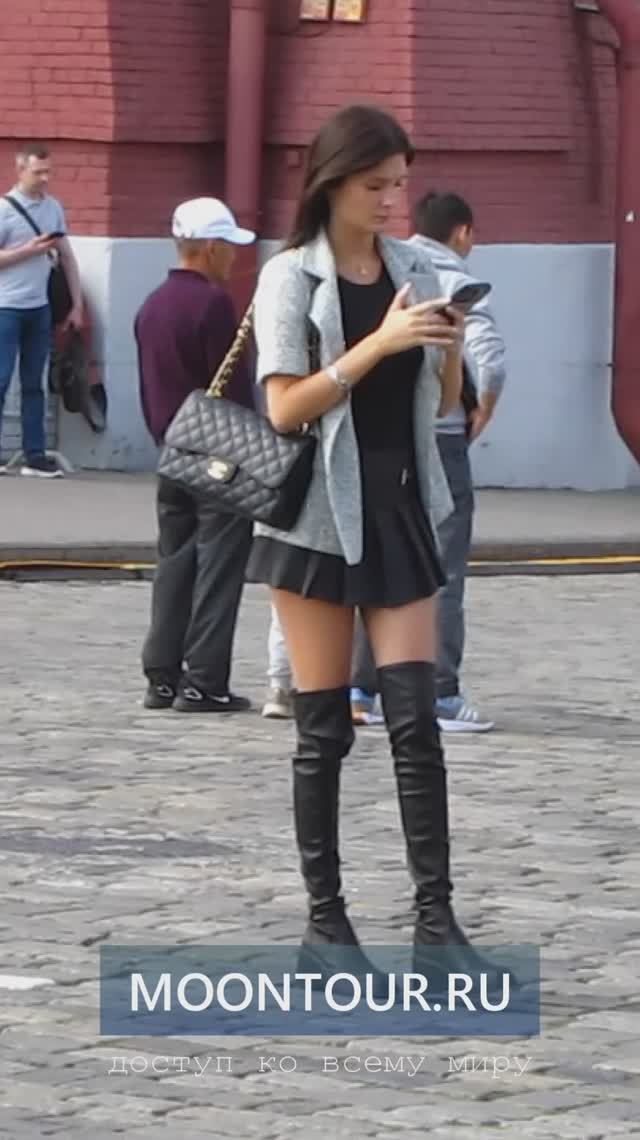 ДЕВУШКА ПРАСКОВЬЯ из Подмосковья на Красной площади. Уличный стритстайл смотреть онлайн